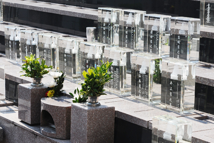 大阪府守口市の長福山「本性寺」のクリスタルのお墓